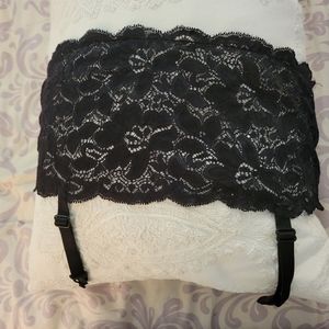 Black lace comfortable adjustable garter belt. Seduction brand, Sz L/XL
